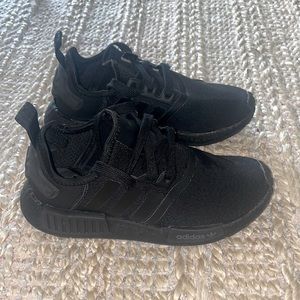 ADIDAS NMD R1 ORIGINALS RUNNING SHOES SIZE 5 ALL BLACK LIKE NEW